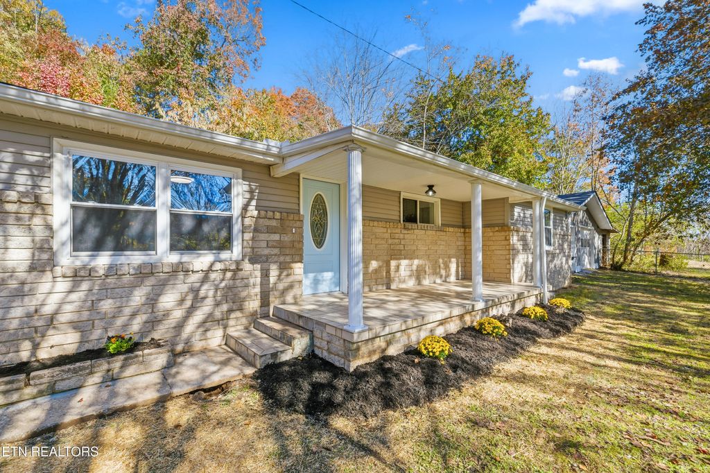 Photo of 1954 Bluff Rd, Harriman, TN 37748 (MLS # 1322095)