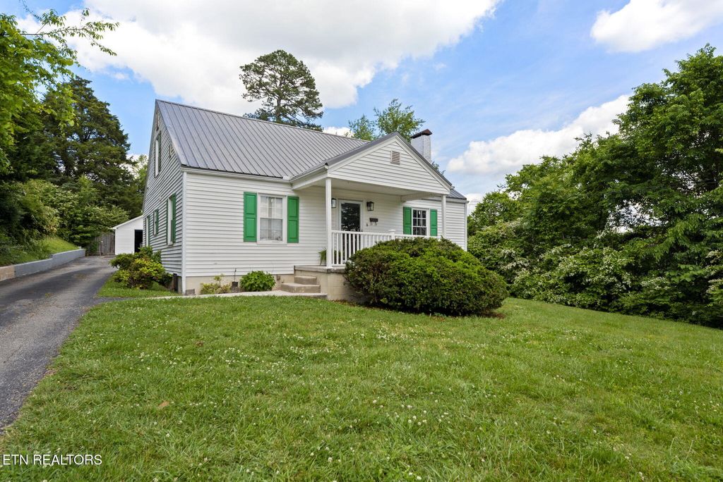 Photo of 313 Lamar Ave, Clinton, TN 37716 (MLS # 1300568)
