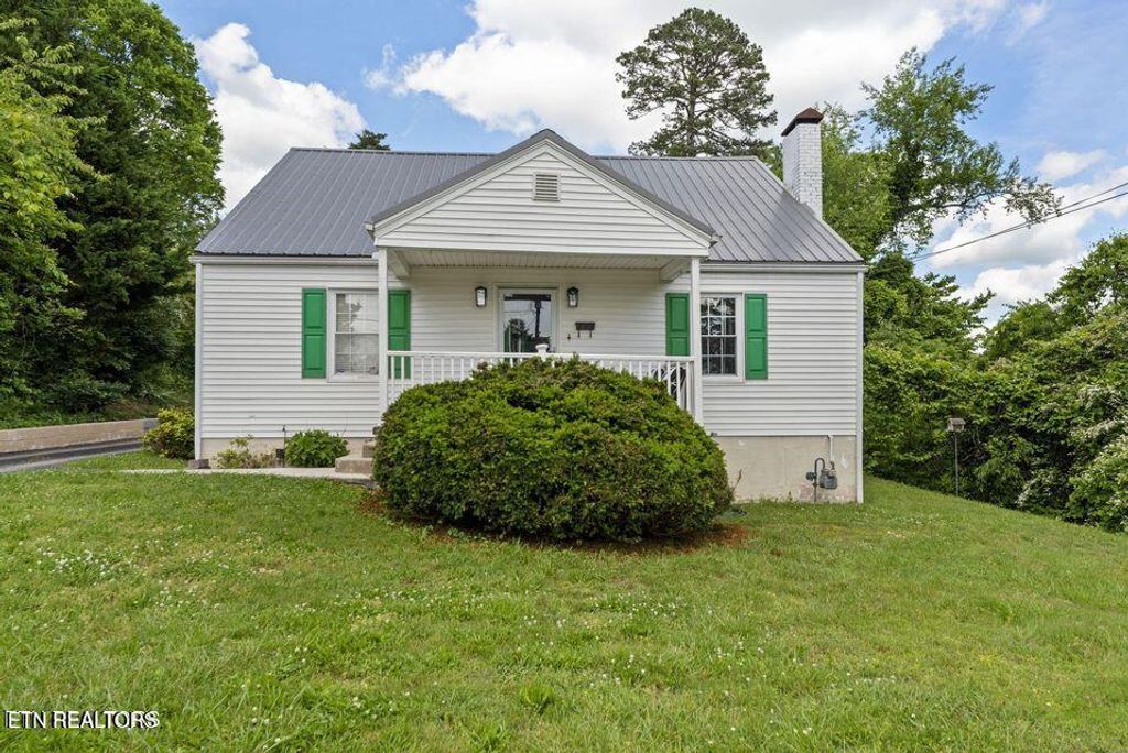 Photo of 313 Lamar Ave, Clinton, TN 37716 (MLS # 1300568)