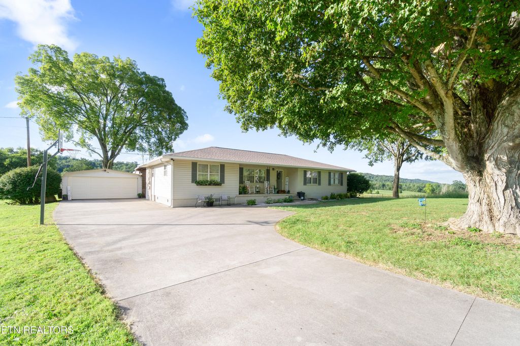 Photo of 2943 Sugar Grove Valley Rd Rd, Harriman, TN 37748 (MLS # 1313463)