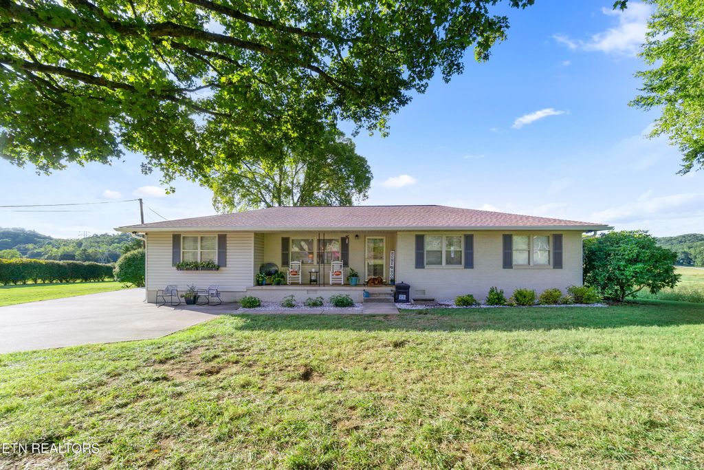 Photo of 2943 Sugar Grove Valley Rd Rd, Harriman, TN 37748 (MLS # 1313463)