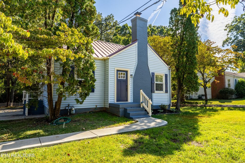 Photo of 1316 Tapoco Ave, Maryville, TN 37801 (MLS # 1317564)