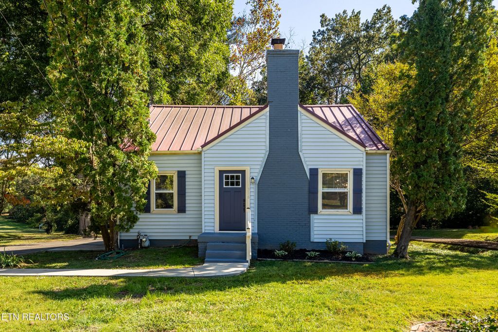 Photo of 1316 Tapoco Ave, Maryville, TN 37801 (MLS # 1317564)
