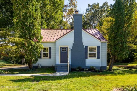 Photo of 1316 Tapoco Ave, Maryville, TN 37801 (MLS # 1317564)