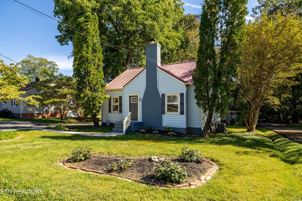 Photo of 1316 Tapoco Ave, Maryville, TN 37801 (MLS # 1317564)
