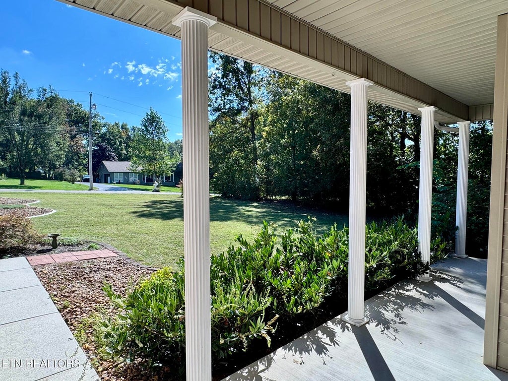 Photo of 302 Sandpiper Loop, Crossville, TN 38555 (MLS # 1358705)
