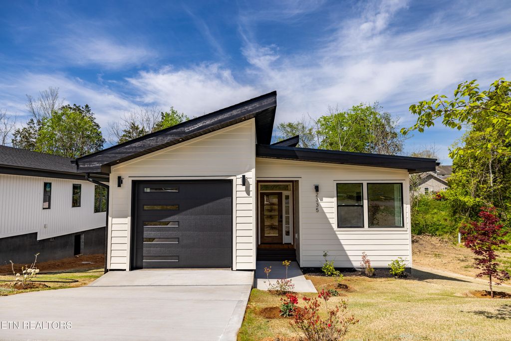 Photo of 2335 Rock Gardens Drive, Sevierville, TN 37876 (MLS # 1332648)