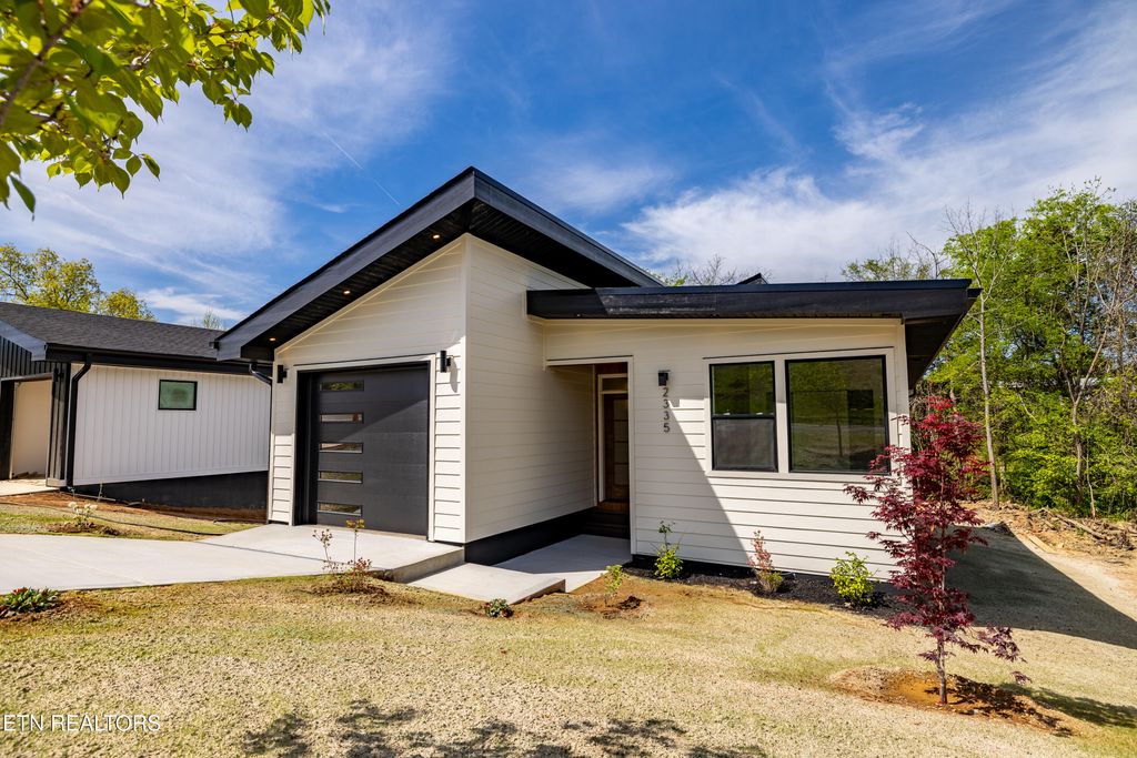 Photo of 2335 Rock Gardens Drive, Sevierville, TN 37876 (MLS # 1332648)