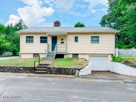 Photo of 107 S Tampa Lane, Oak Ridge, TN 37830 (MLS # 1343501)