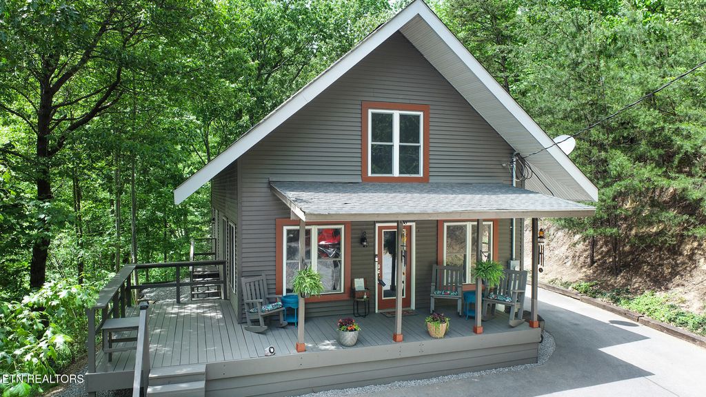 Photo of 2109 Dogwood Drive, Sevierville, TN 37876 (MLS # 1317129)