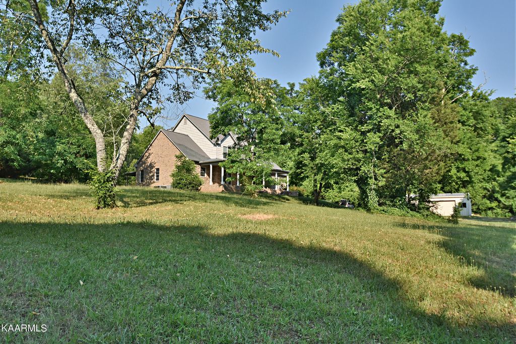 Photo of 3232 Deerfield Drive, Louisville, TN 37777 (MLS # 1228687)