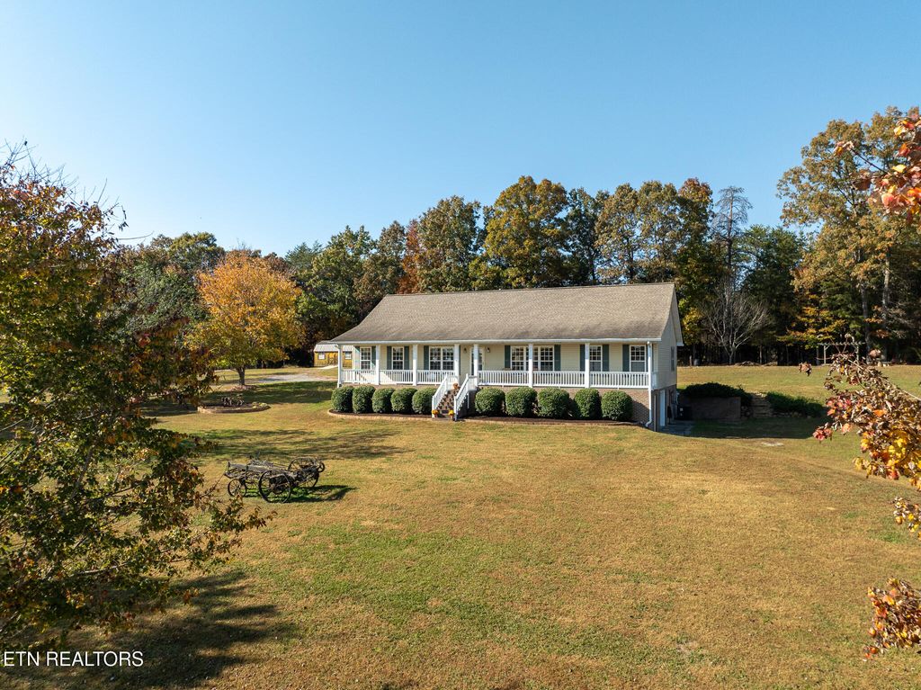 Photo of 3195 Tarwater Rd, Greenback, TN 37742 (MLS # 1285353)