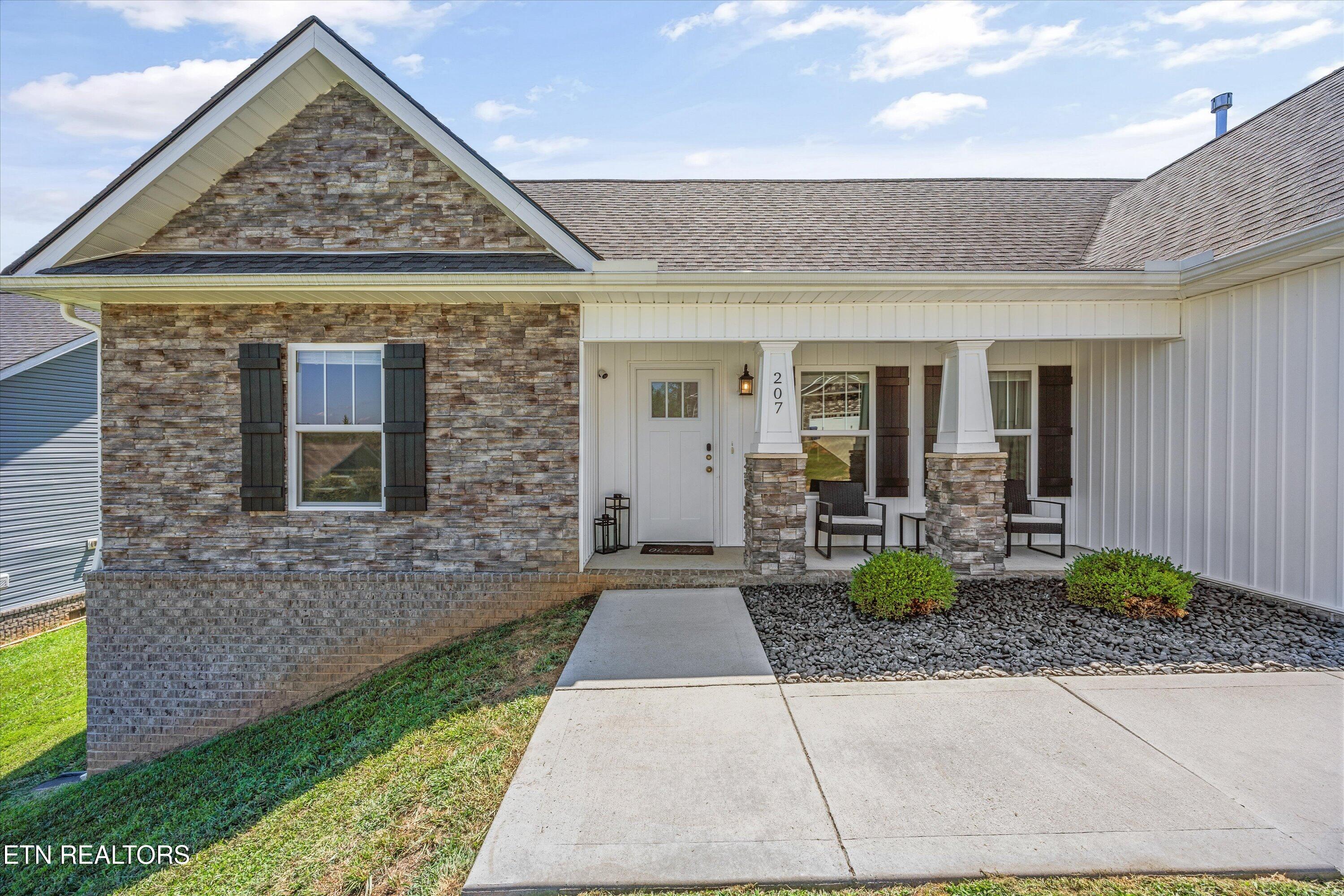 207 Daniel Morris Point