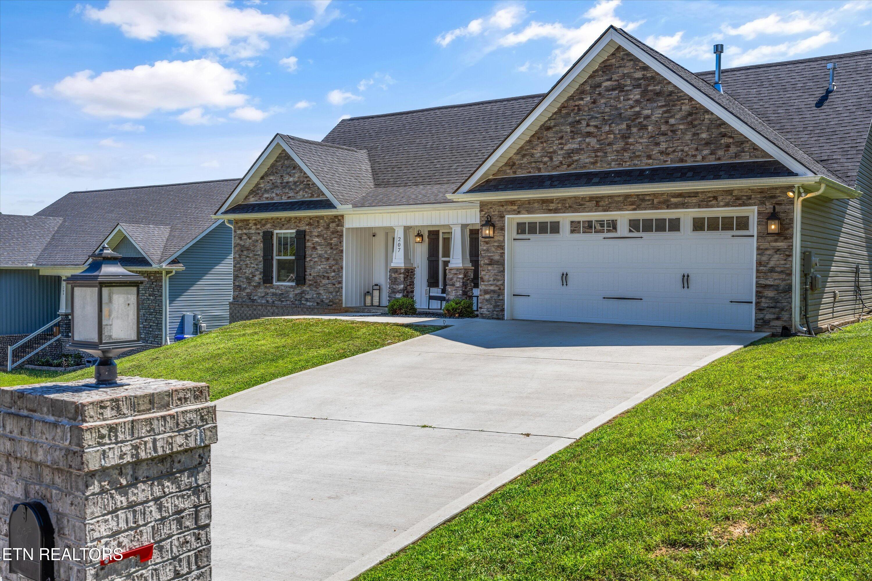 207 Daniel Morris Point