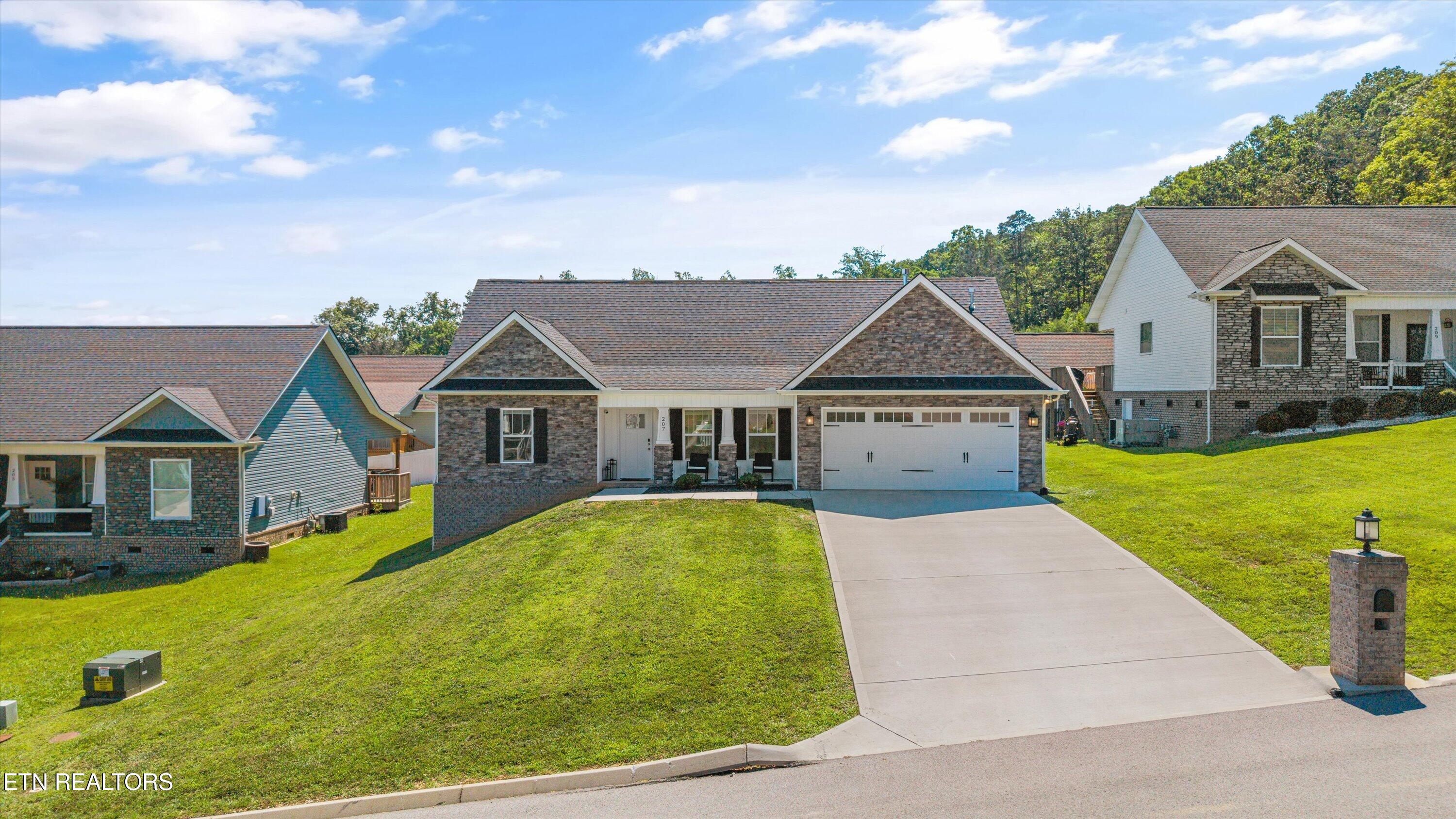 207 Daniel Morris Point
