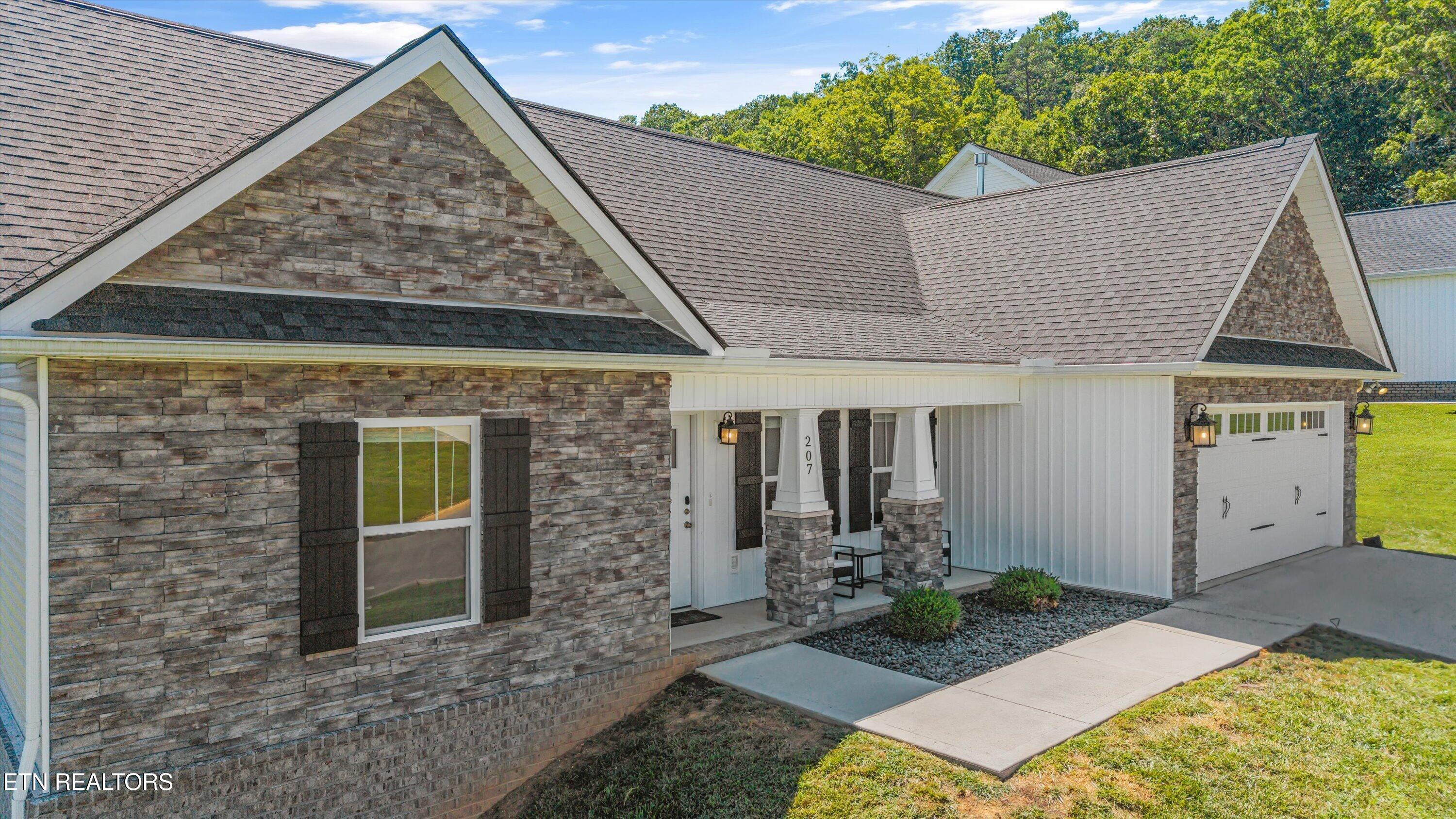 207 Daniel Morris Point
