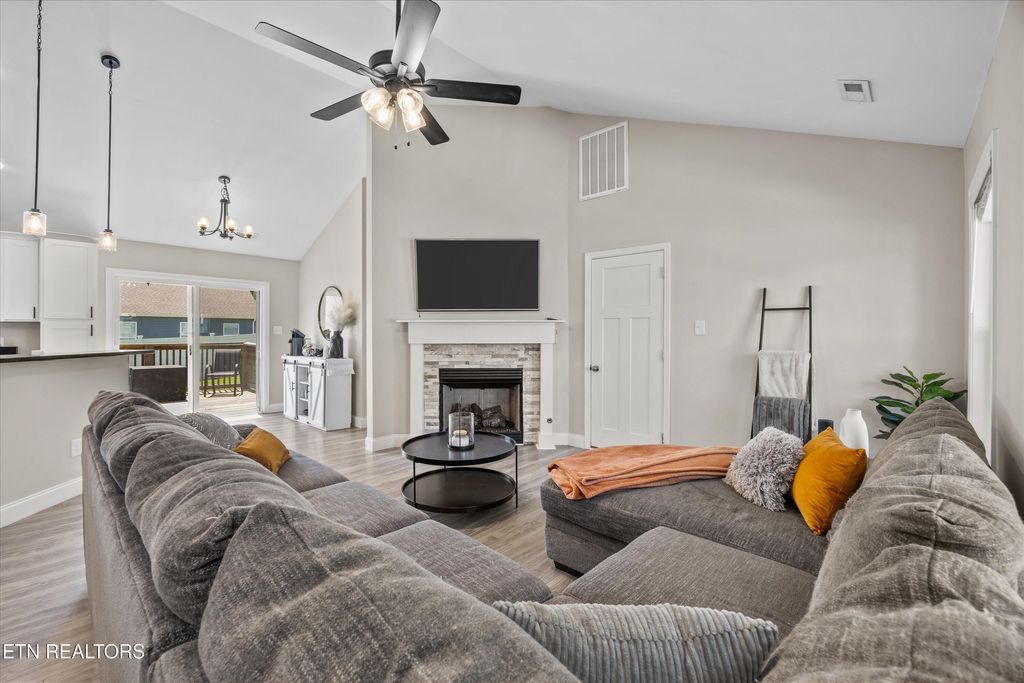 Photo of 207 Daniel Morris Point, Clinton, TN 37716 (MLS # 1307652)