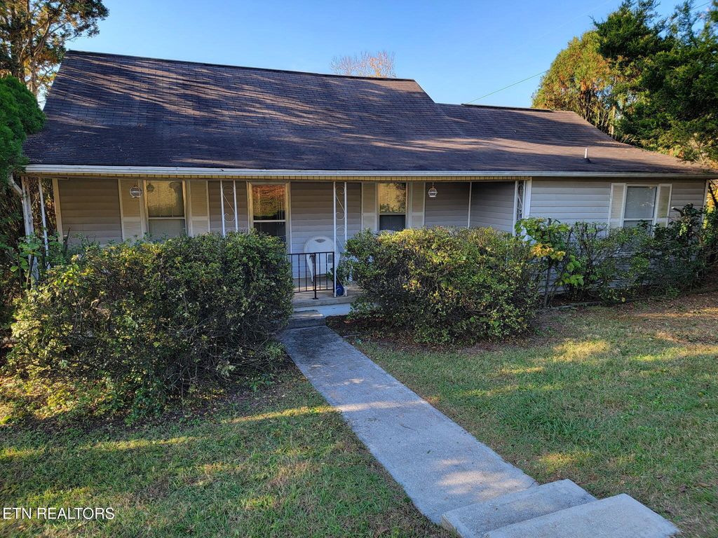 Photo of 4066 Lakeshore Drive Drive, Bean Station, TN 37708 (MLS # 1321928)