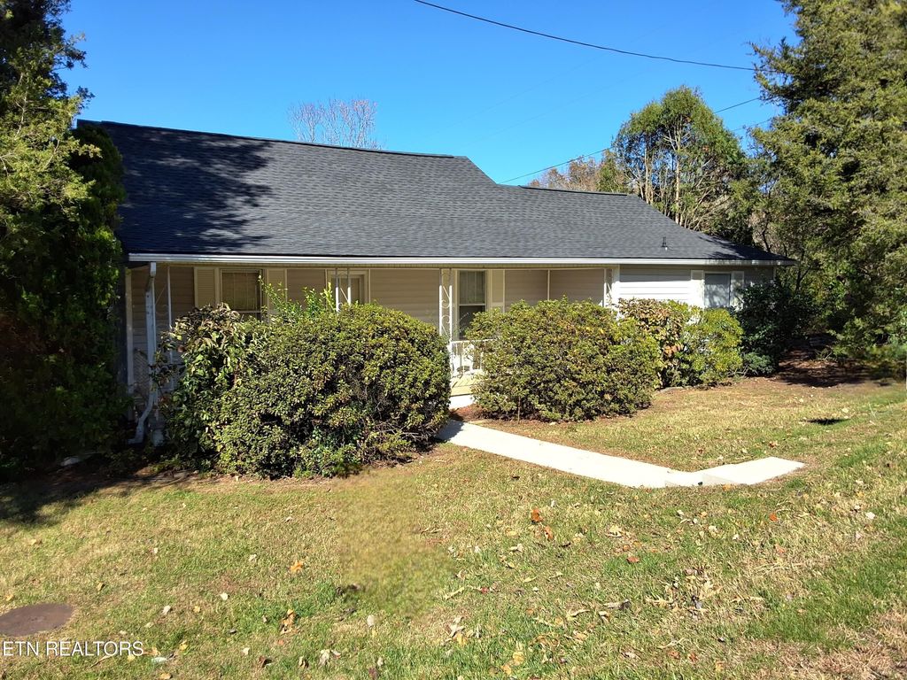 Photo of 4066 Lakeshore Drive Drive, Bean Station, TN 37708 (MLS # 1321928)