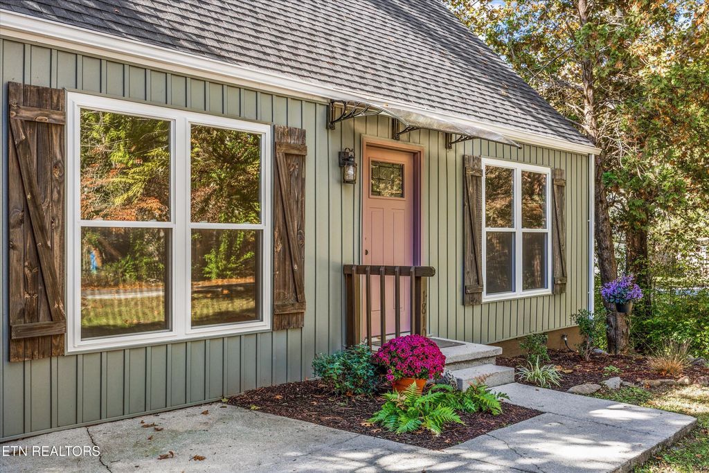 Photo of 1810 Longcress Drive, Knoxville, TN 37918 (MLS # 1319713)