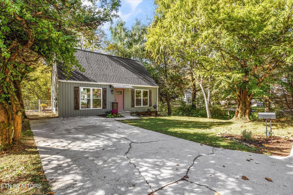 Photo of 1810 Longcress Drive, Knoxville, TN 37918 (MLS # 1319713)