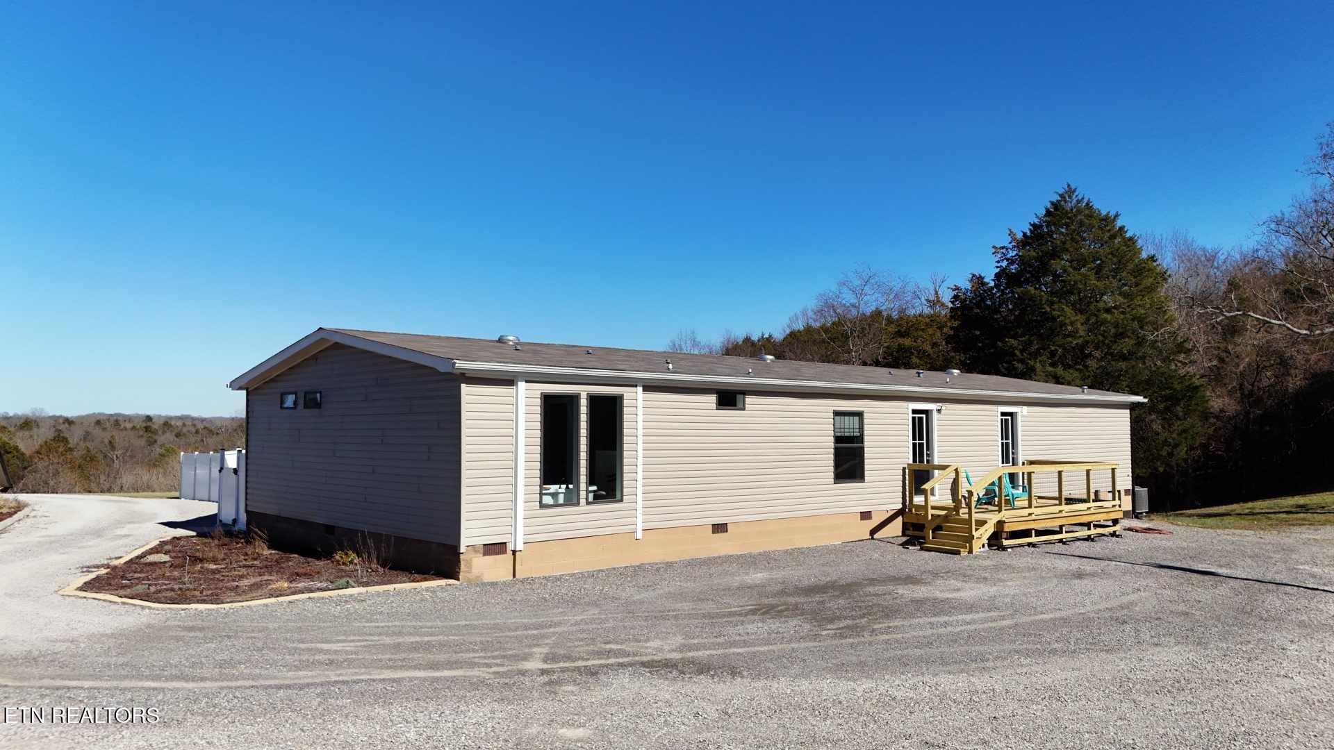 2695 Leslie Road