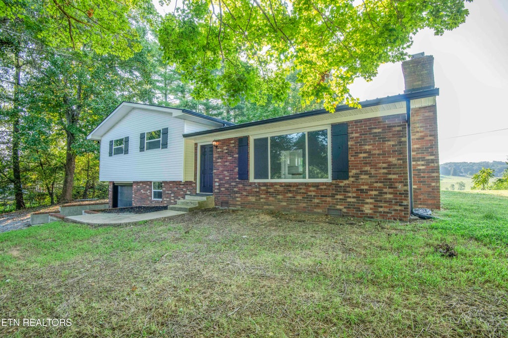 Photo of 560 High St, Harrogate, TN 37752 (MLS # 1352778)