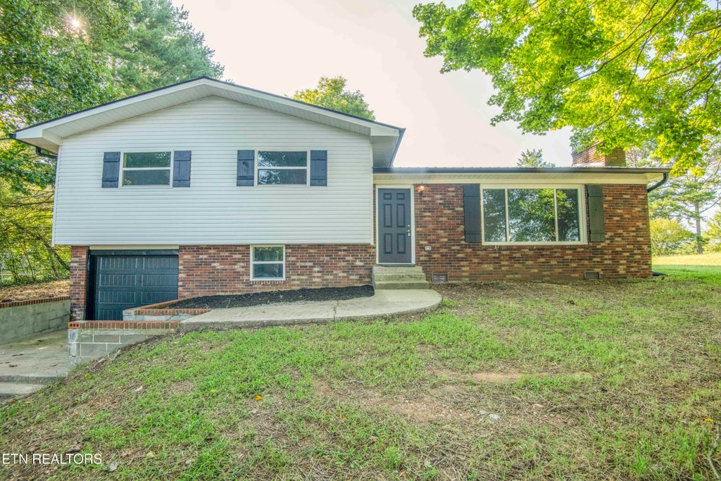 Photo of 560 High St, Harrogate, TN 37752 (MLS # 1352778)