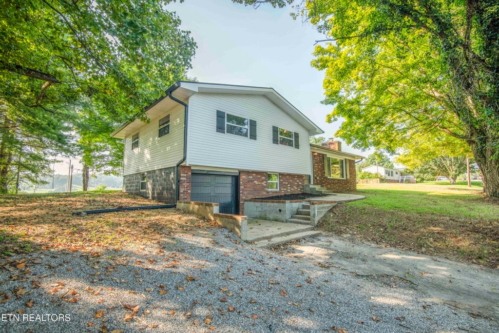 Photo of 560 High St, Harrogate, TN 37752 (MLS # 1352778)