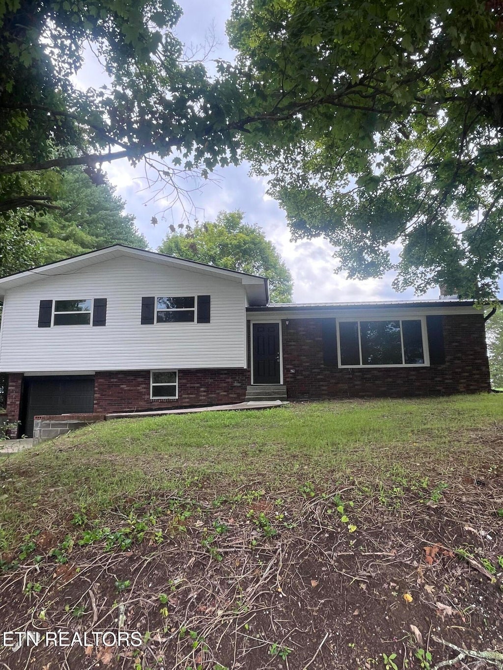 Photo of 560 High St, Harrogate, TN 37752 (MLS # 1352778)