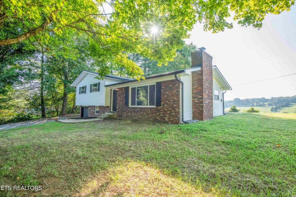 Photo of 560 High St, Harrogate, TN 37752 (MLS # 1352778)
