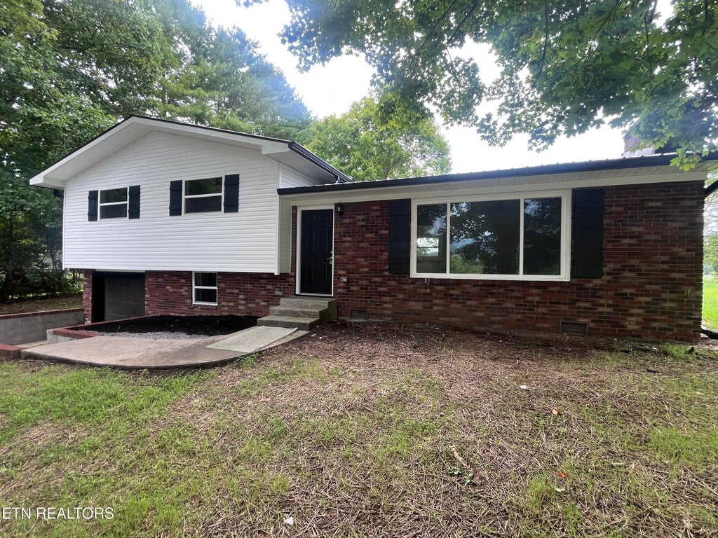 Photo of 560 High St, Harrogate, TN 37752 (MLS # 1352778)
