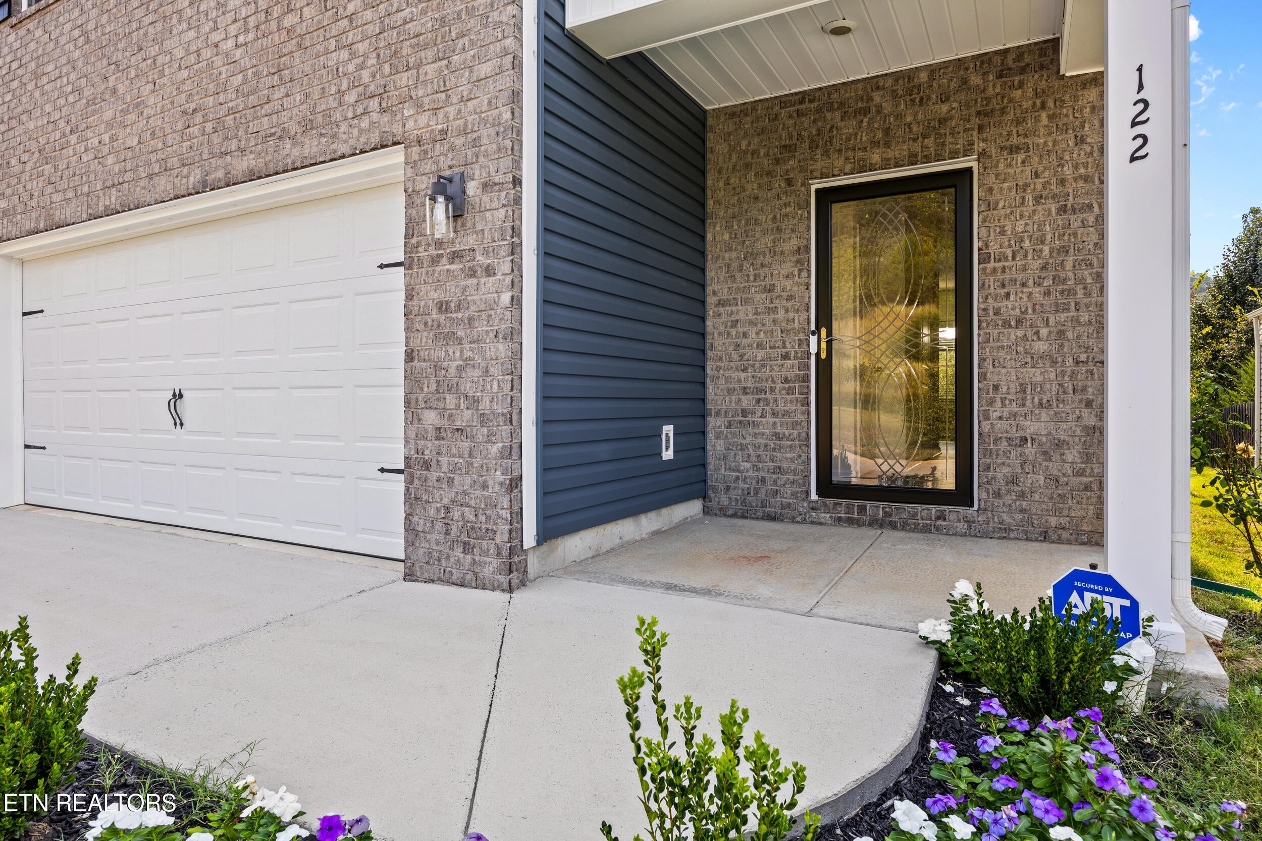 122 Harbour Pointe Lane