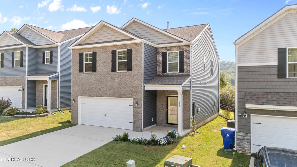 Photo of 122 Harbour Pointe Lane, Oak Ridge, TN 37830 (MLS # 1356437)