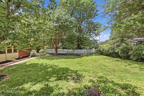 Tiny photo for 501 Rockingham Drive, Knoxville, TN 37909 (MLS # 1344971)