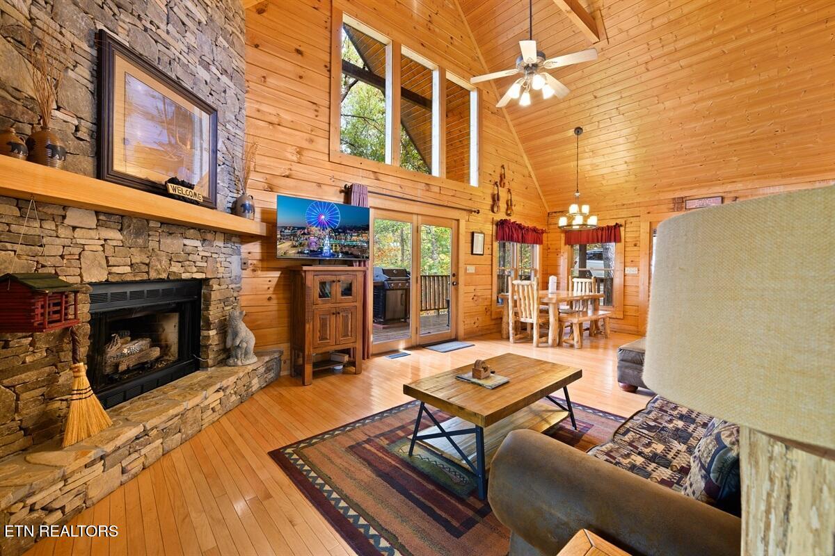 2313 Laughing Bear Way