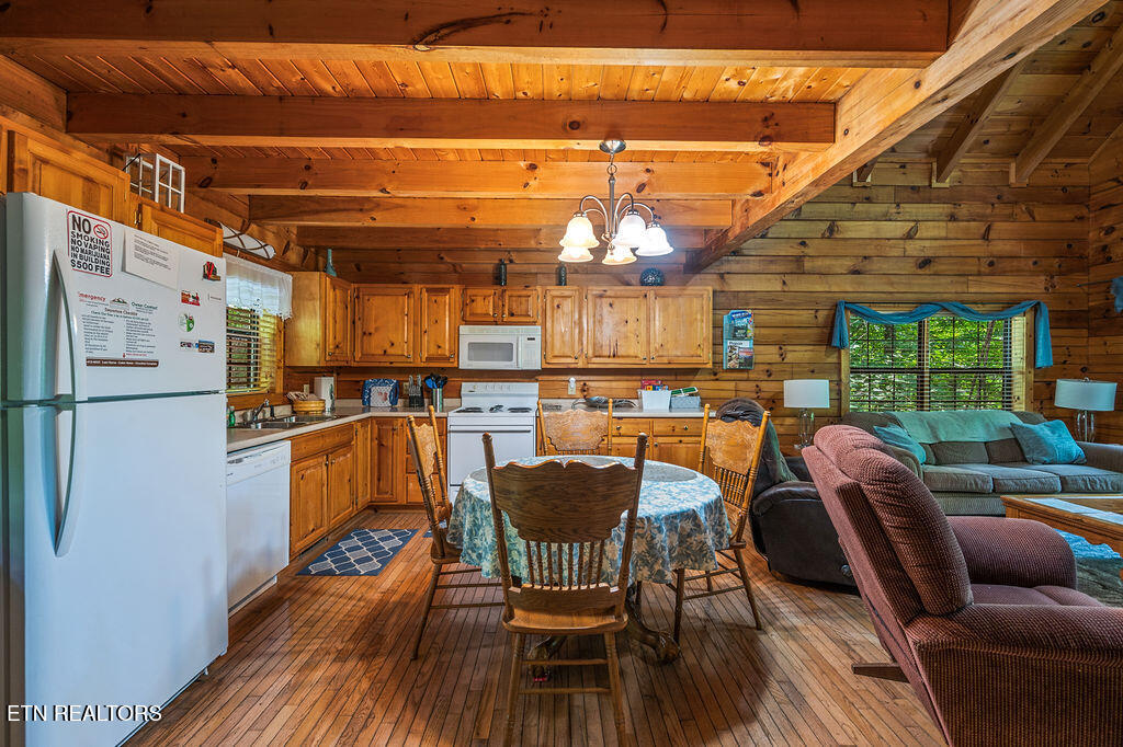 528 Wildwood Forest Way