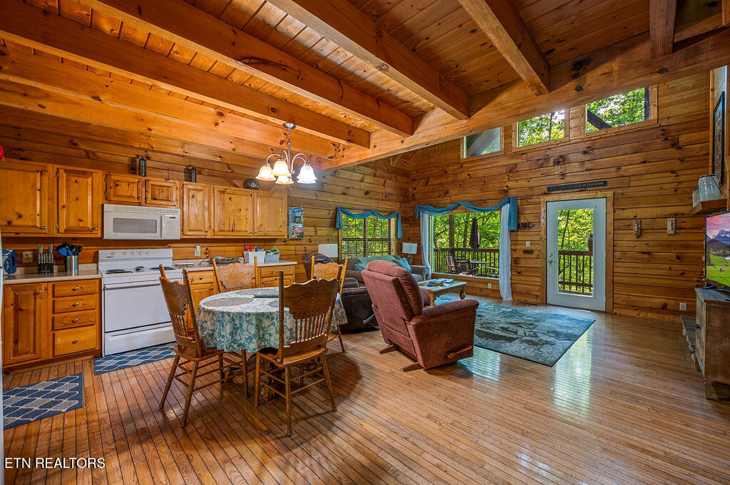 528 Wildwood Forest Way