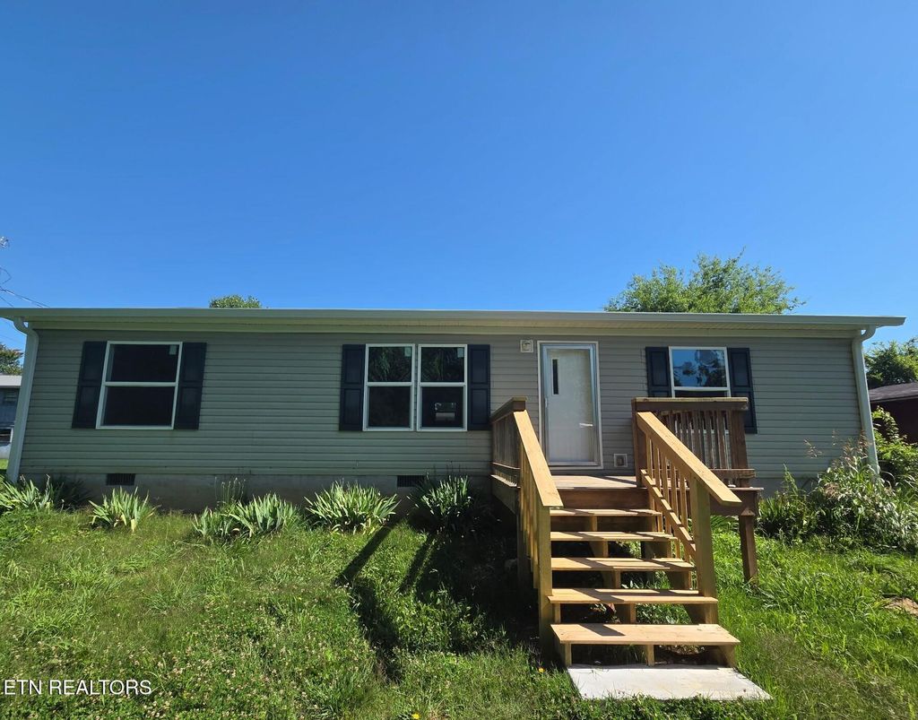 Photo of 207 Fair St, Sweetwater, TN 37874 (MLS # 1343505)