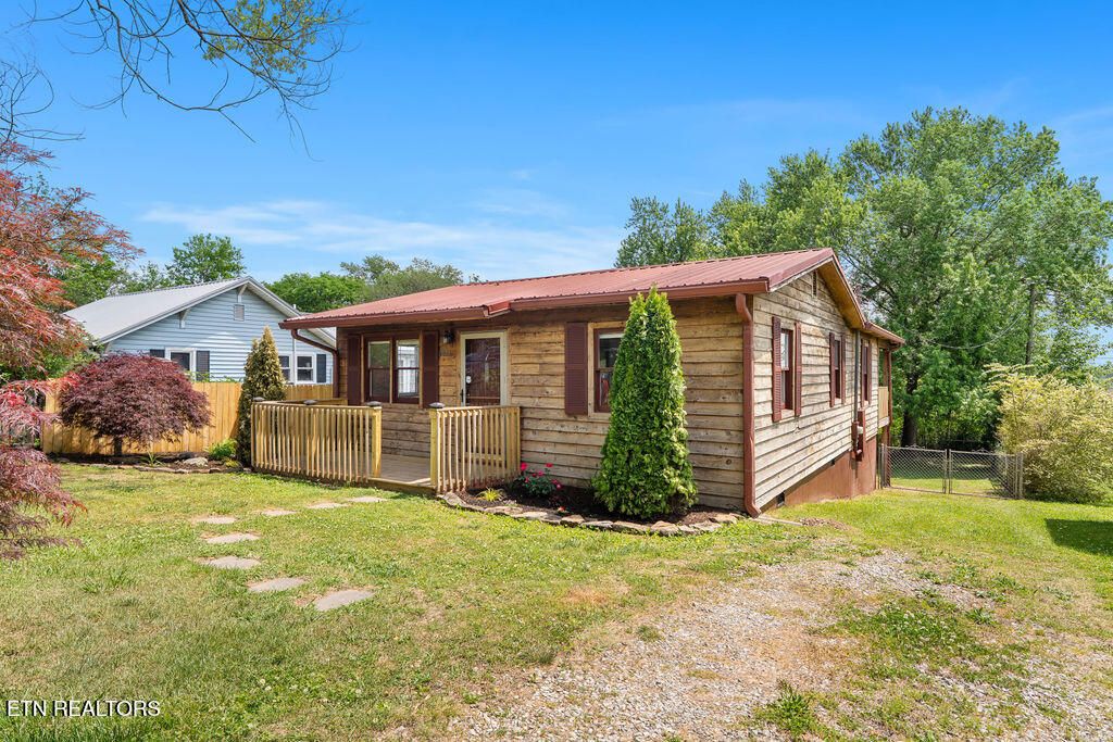 Photo of 2810 Carson Ave, Knoxville, TN 37917 (MLS # 1339006)