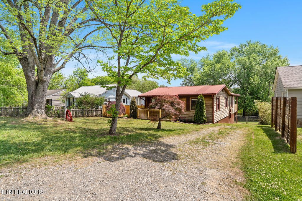 Photo of 2810 Carson Ave, Knoxville, TN 37917 (MLS # 1339006)
