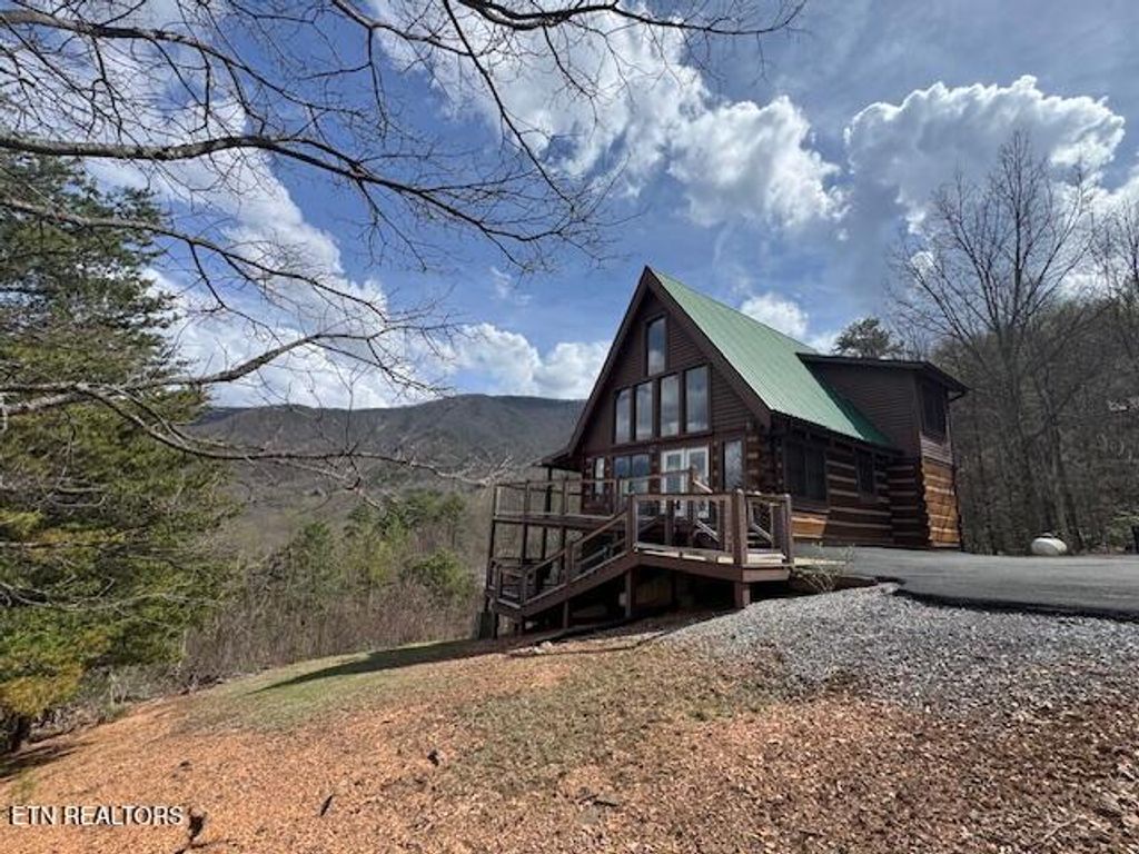 Photo of 3059 Perry Circle Lane, Sevierville, TN 37862 (MLS # 1336281)