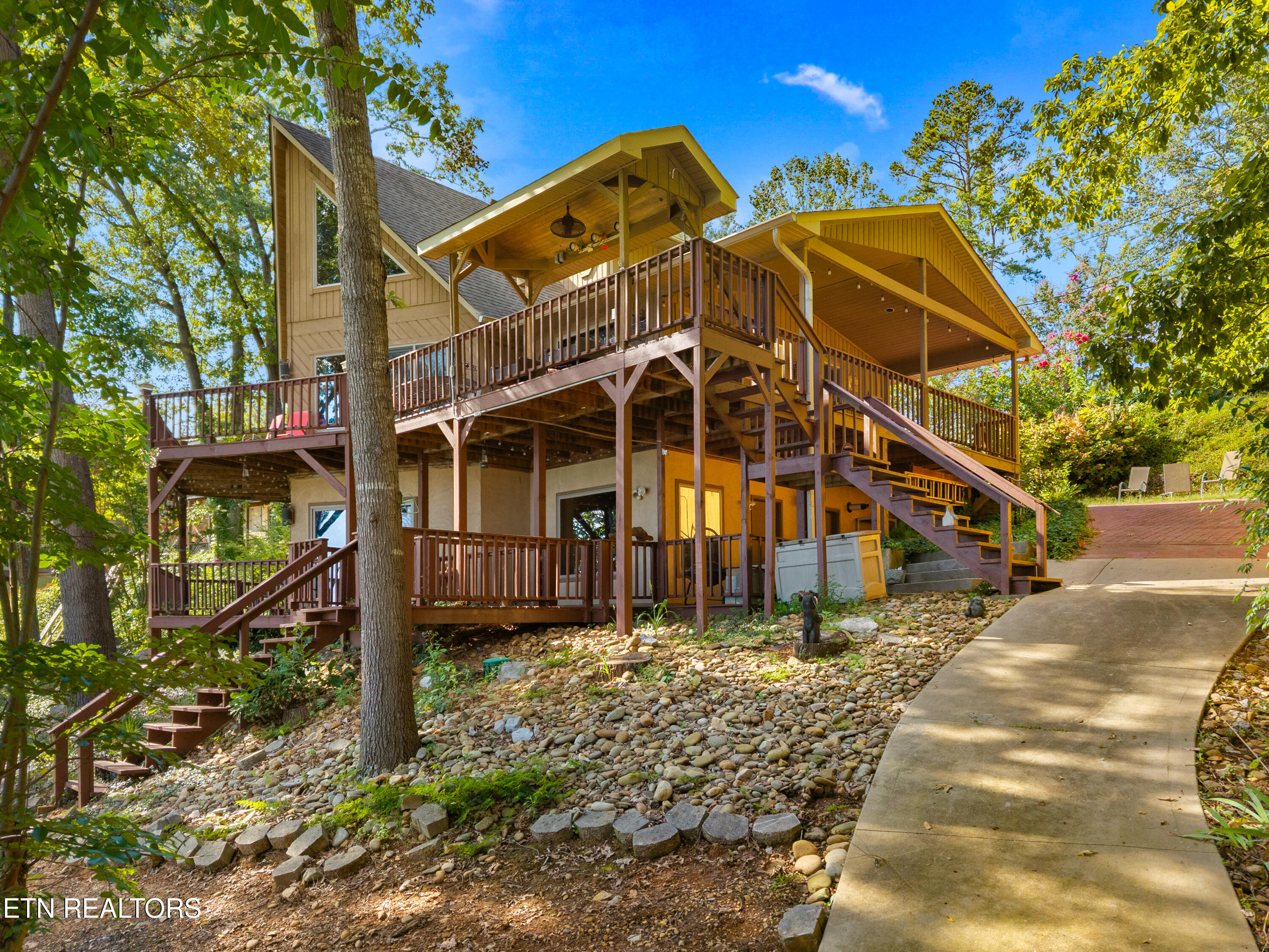 833 Plainview Drive