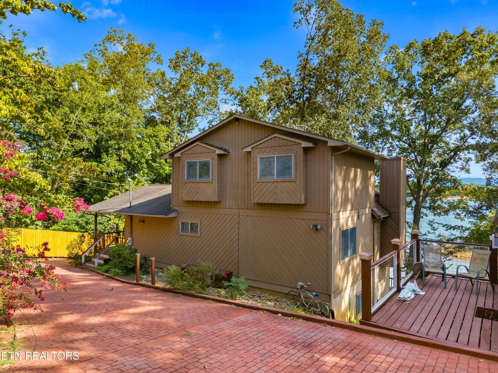 Photo of 833 Plainview Drive, Dandridge, TN 37725 (MLS # 1314322)