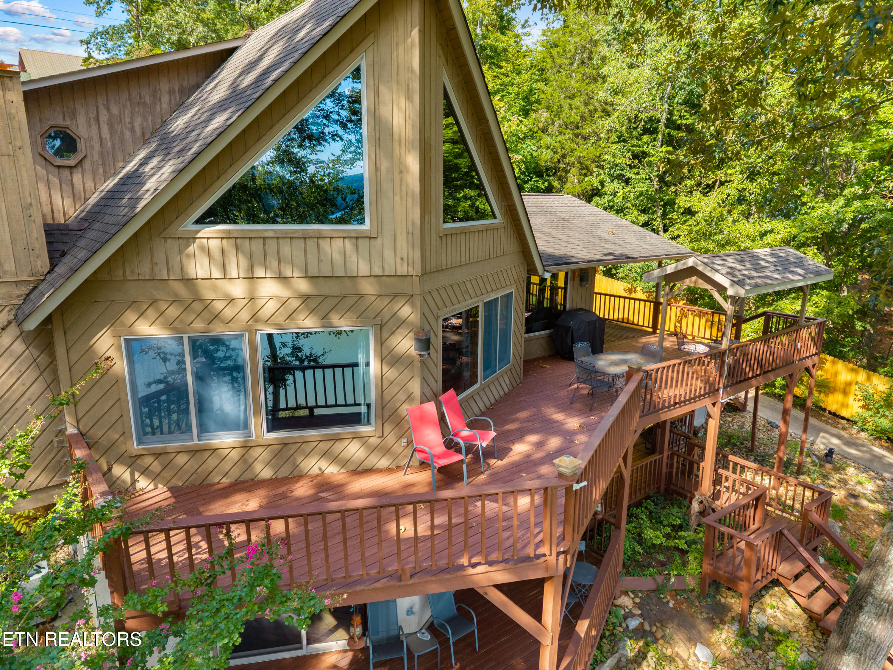 833 Plainview Drive