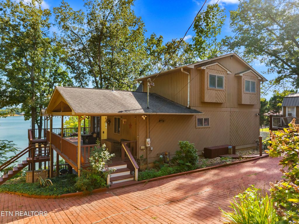 Photo of 833 Plainview Drive, Dandridge, TN 37725 (MLS # 1314322)