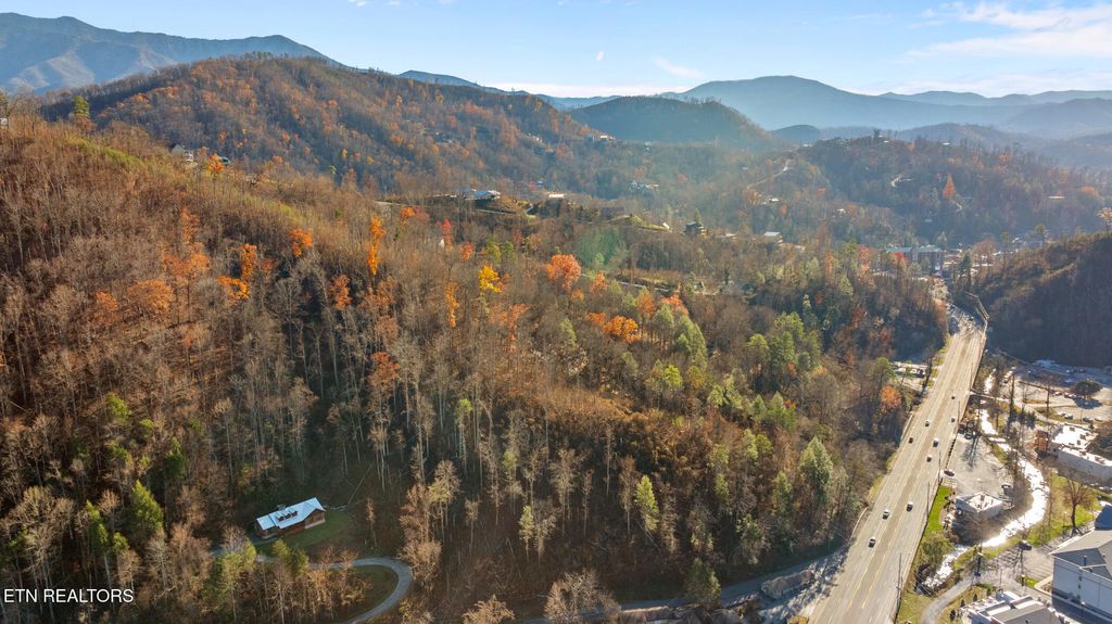 Photo of 830 Sleepy Hollow Rd, Gatlinburg, TN 37738 (MLS # 1310836)