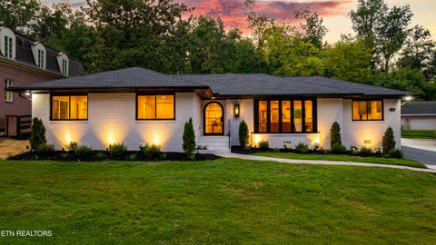 Photo of 1233 Cherokee Blvd, Knoxville, TN 37919 (MLS # 1351464)