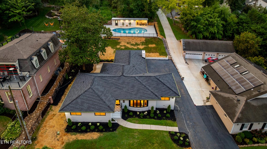 Photo of 1233 Cherokee Blvd, Knoxville, TN 37919 (MLS # 1351464)