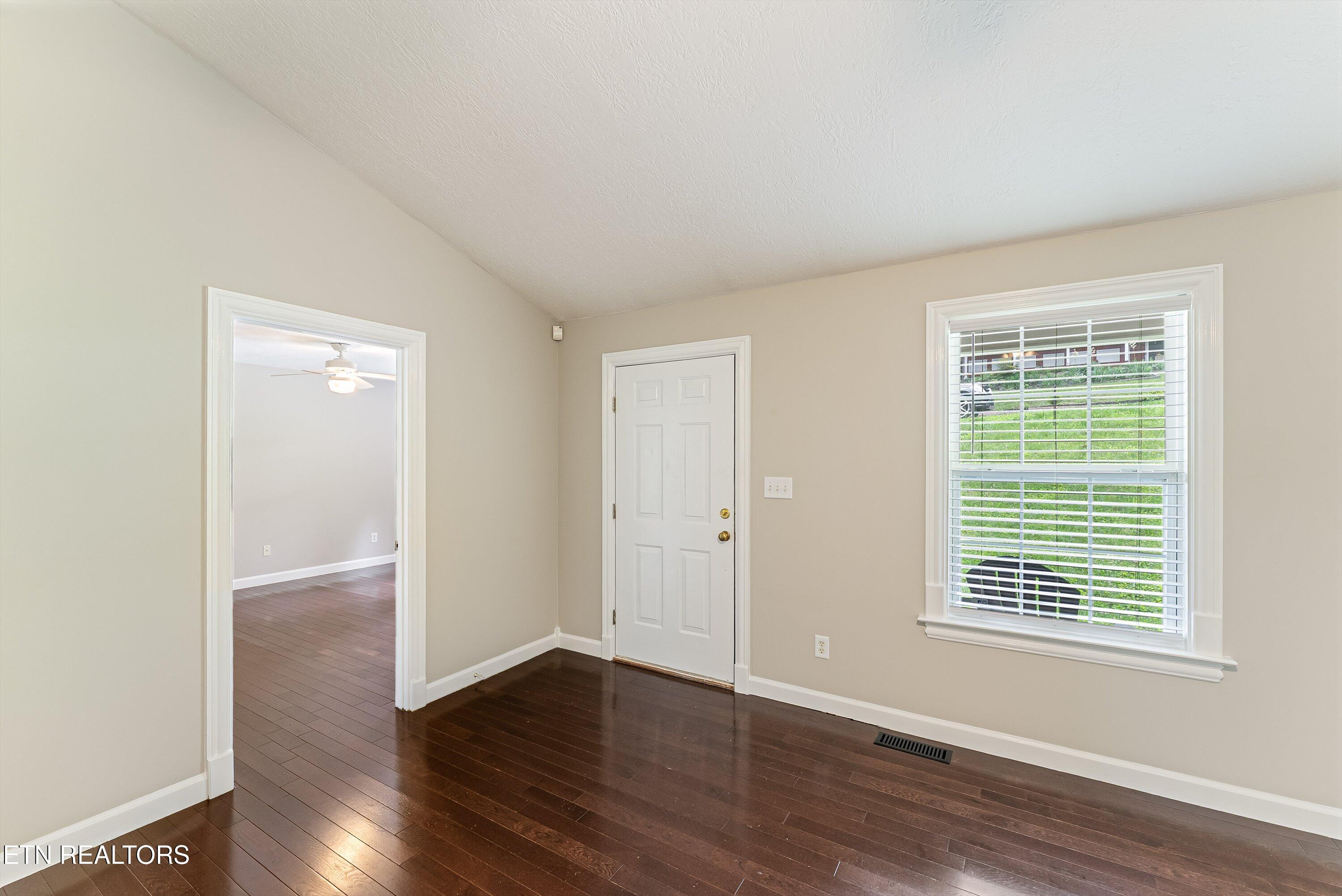 6133 Weems Rd
